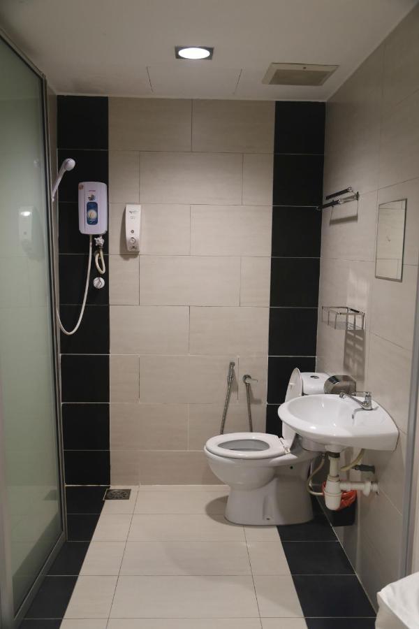 Wl Hotel Kampung Baharu Sungai Buluh Exteriör bild
