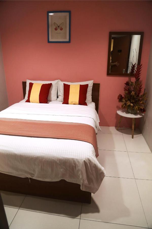 Wl Hotel Kampung Baharu Sungai Buluh Exteriör bild